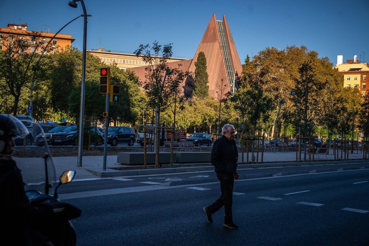 La parroquia de Sant Joan Bosco, en la plaza de Ferran Reyes, en el barrio de Navas del distrito de Sant Andreu, este jueves. La parroquia de Sant Joan Bosco, en la plaza de Ferran Reyes, en el barrio de Navas del distrito de Sant Andreu, este jueves.