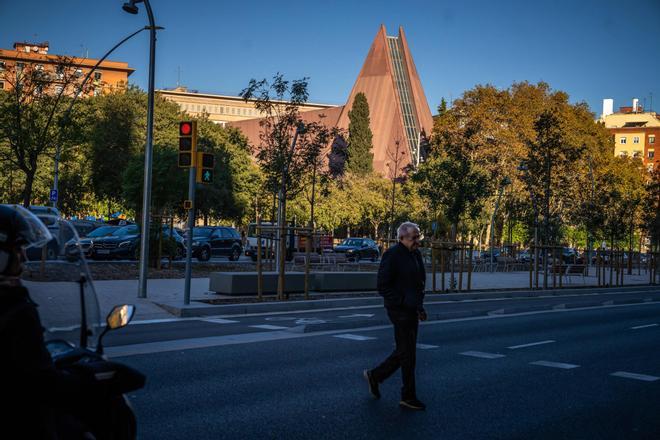 La parroquia de Sant Joan Bosco, en la plaza de Ferran Reyes, en el barrio de Navas del distrito de Sant Andreu, este jueves. La parroquia de Sant Joan Bosco, en la plaza de Ferran Reyes, en el barrio de Navas del distrito de Sant Andreu, este jueves.