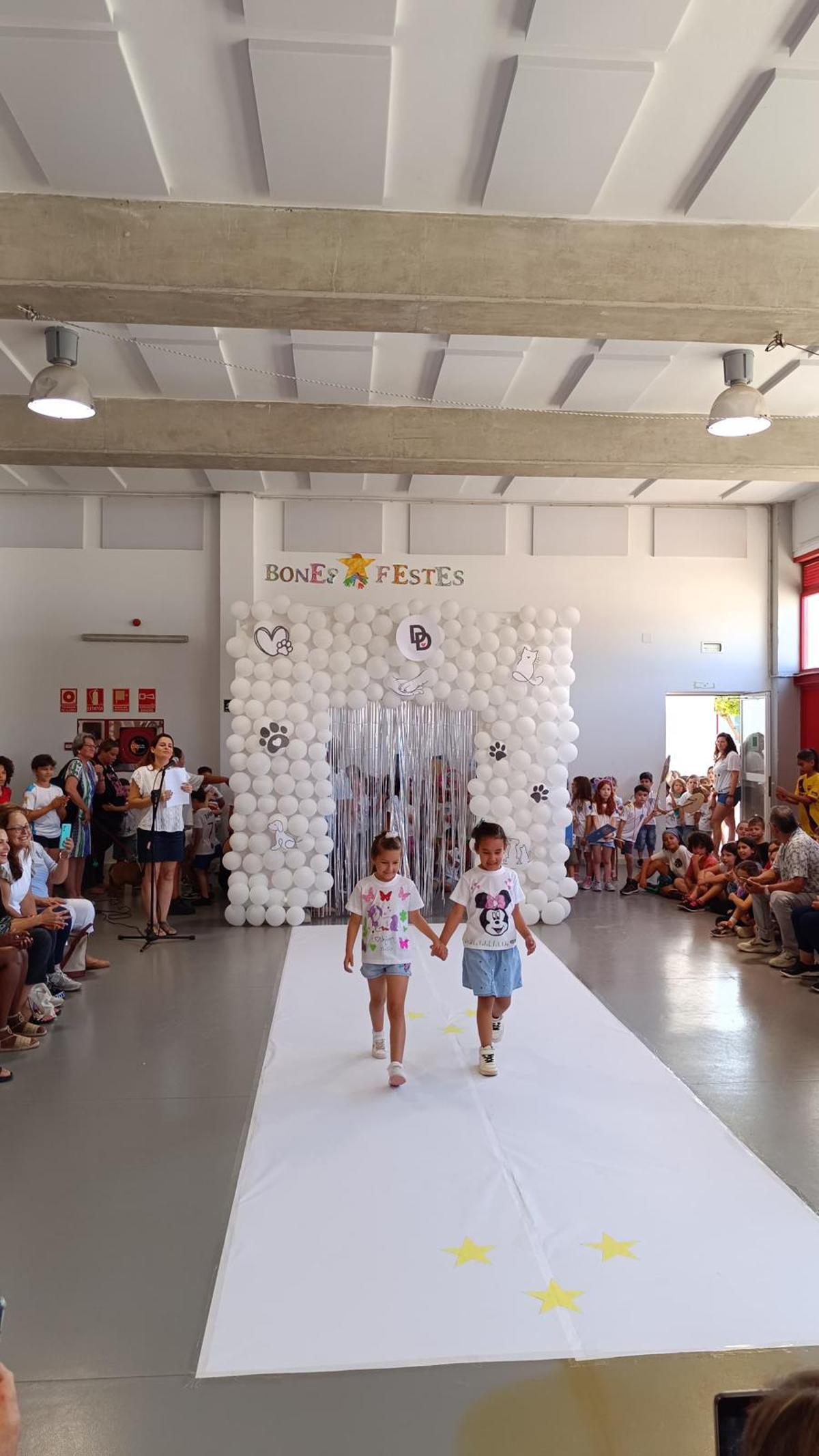 Pequeños diseñadores solidarios y amantes de los animales en Sant Antoni Pequeños diseñadores solidarios y amantes de los animales en Sant Antoni