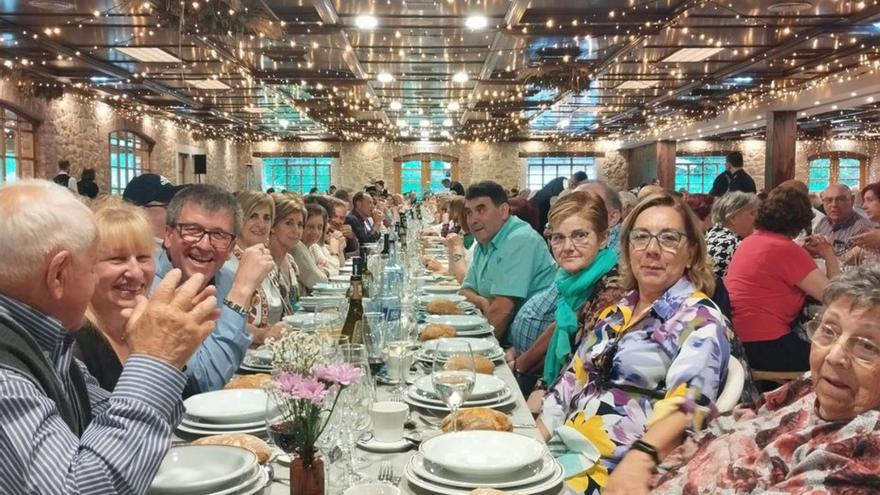 Más de ochocientos jubilados de Llanera participan hoy en la comida de San Isidro