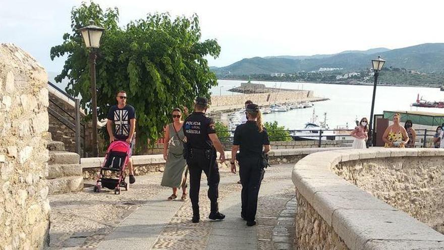 Denuncian a 14 personas en Peñíscola por no llevar la mascarilla