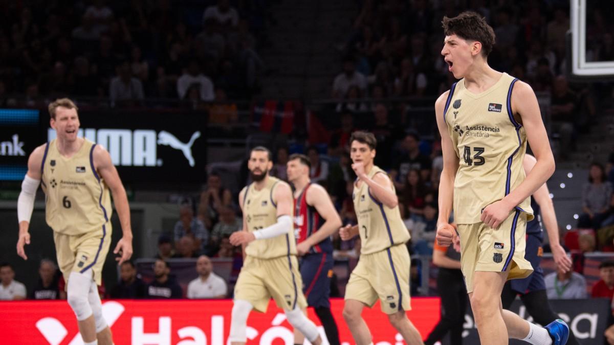 Nikola Kusturica celebra una canasta en el Baskonia-Barça de Liga Endesa