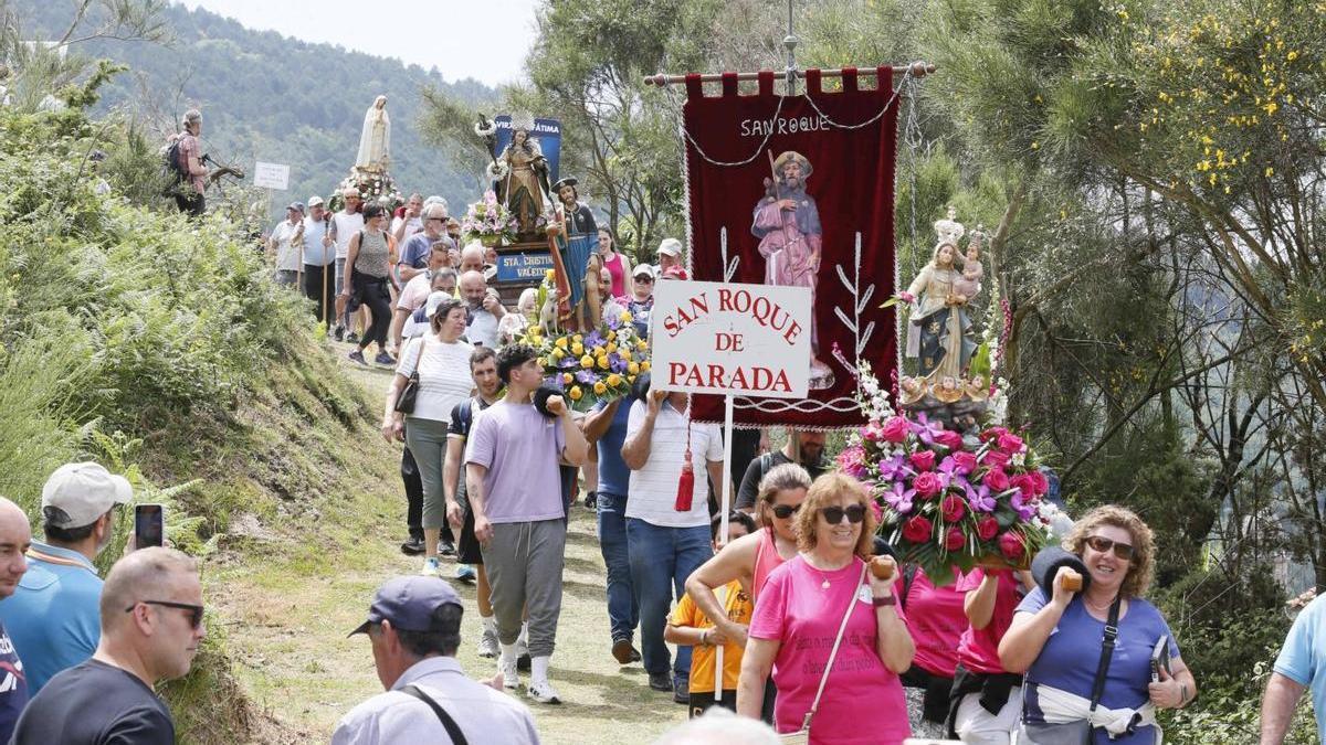 Miles de personas participaron en la romería de As Pascuillas de A Franqueira