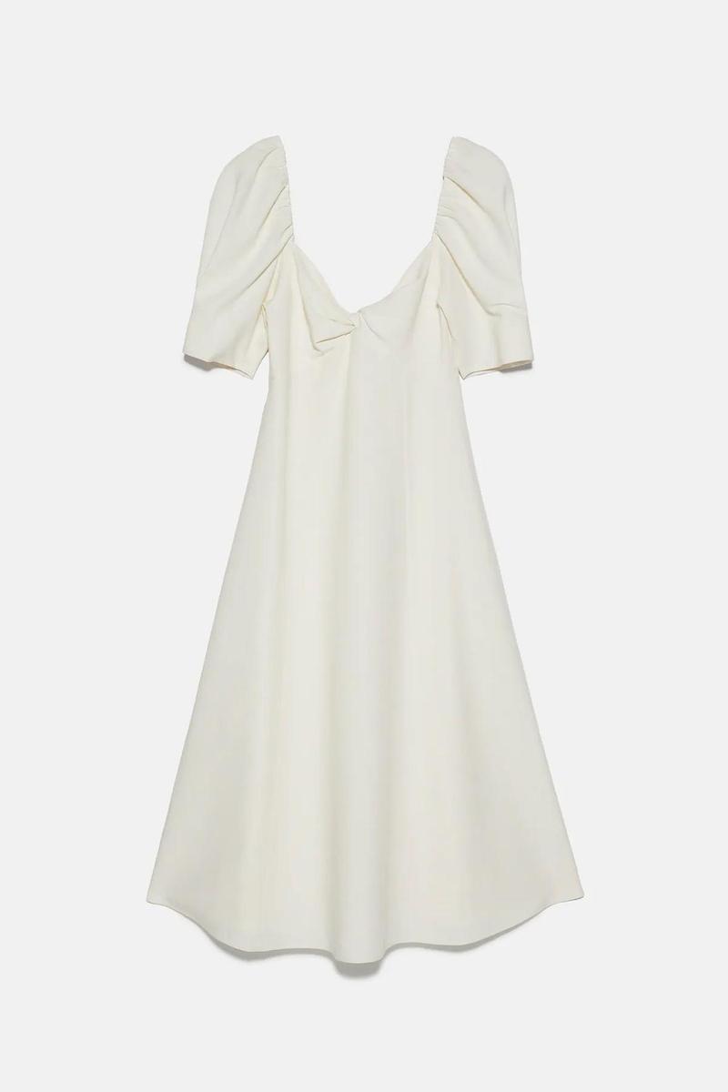 Vestido blanco de mangas abullonadas, de Zara