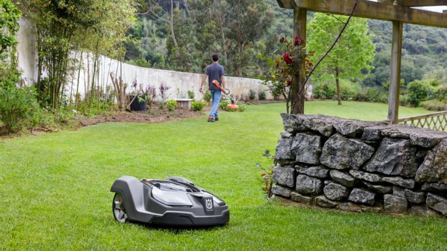 Una máquina cortacésped similar a la robada en A Coruña y recuperada en Vigo por la Policía Local.