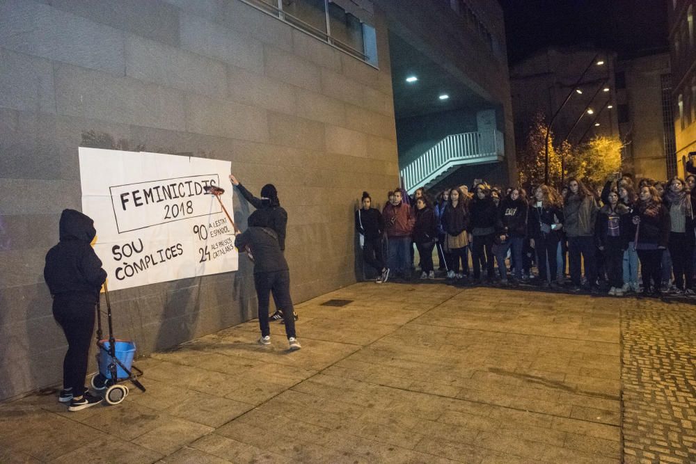 Unes 400 persones es manifesten a Manresa contra la violència masclista