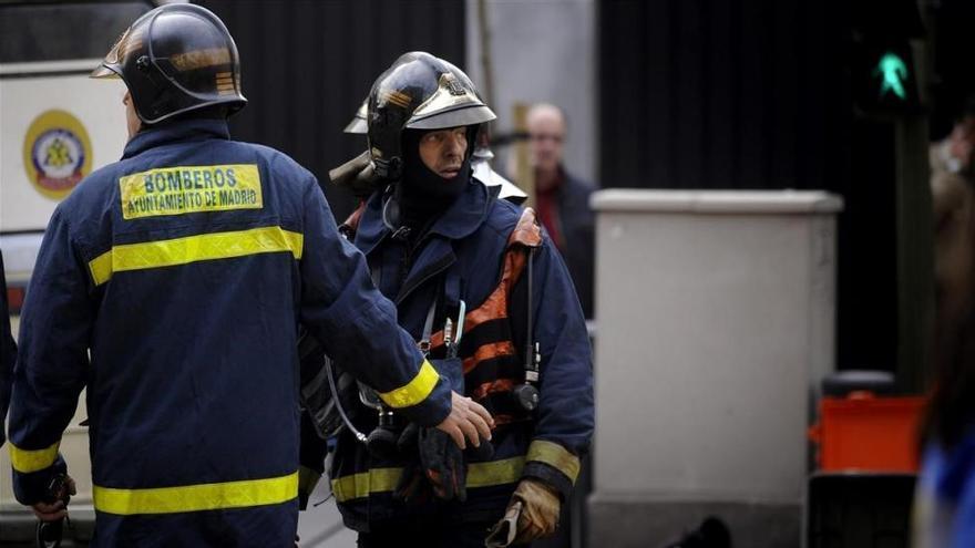 Cuatro heridos de una familia al descolgarse un ascensor en Madrid