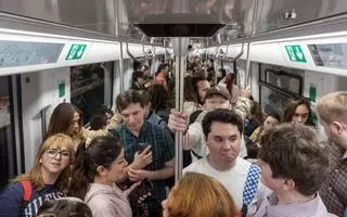 TMB pide ayuda ciudadana para mejorar el metro de Barcelona: "Solo tardarás entre 3 y 5 minutos"