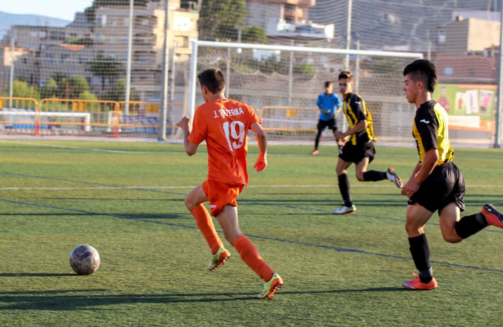 El equipo cadete del Idella CF ha llevado al fútbol eldense a la élite de la competición Autonómica por segunda vez en la historia