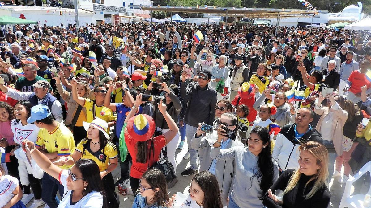 El público de la última edición de 2019, también celebrada en la plaza Europa de es Pujols.