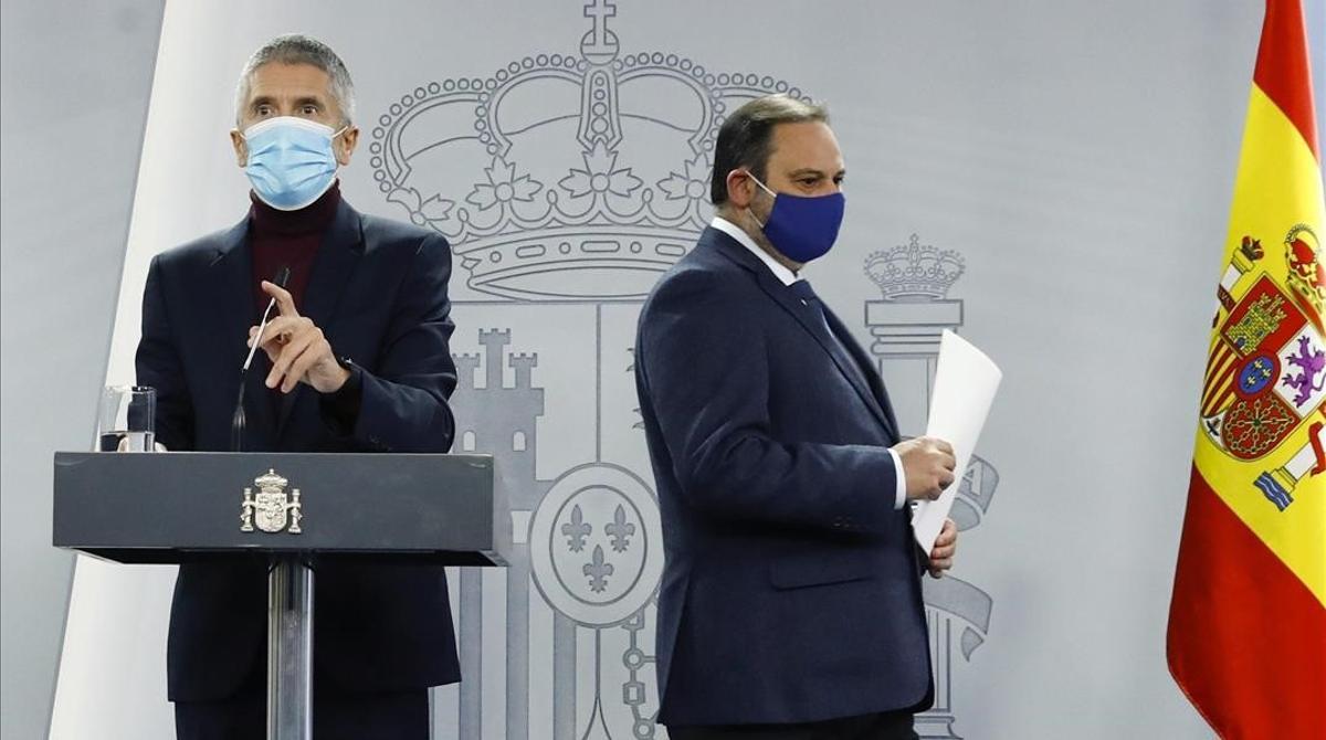 El Gobierno dice que el nuevo lote de vacunas ha llegado esta madrugada. En la foto, Fernando Grande-Marlaska y José Luis Ábalos.