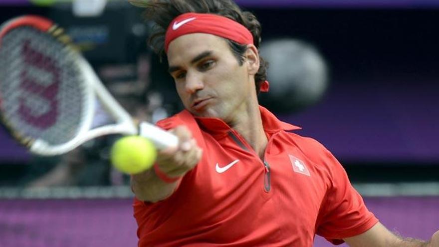 Federer disputará las medallas tras vencer a Isner