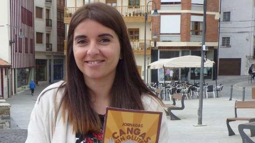 Lorena Pérez, en Cangas del Narcea, presentando la edición anterior de las Jornadas sin gluten.