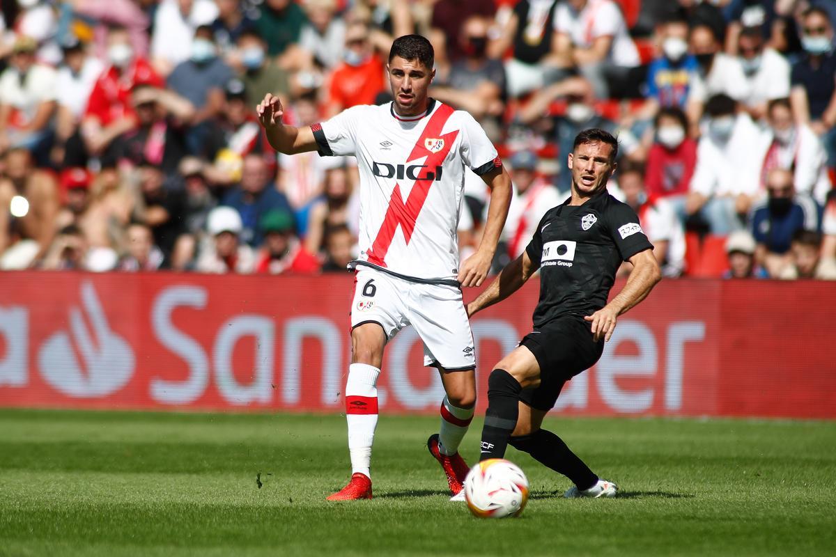 Santi Comesaña juega en el Rayo Vallecano desde julio de 2016.