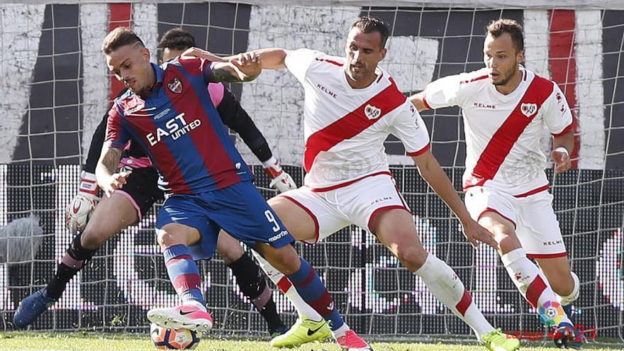 Roger marcó en Vallecas su gol número 22.