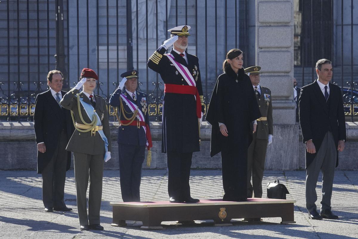 La princesa Leonor llega al Palacio Real con los reyes en su estreno en la Pascua Militar
