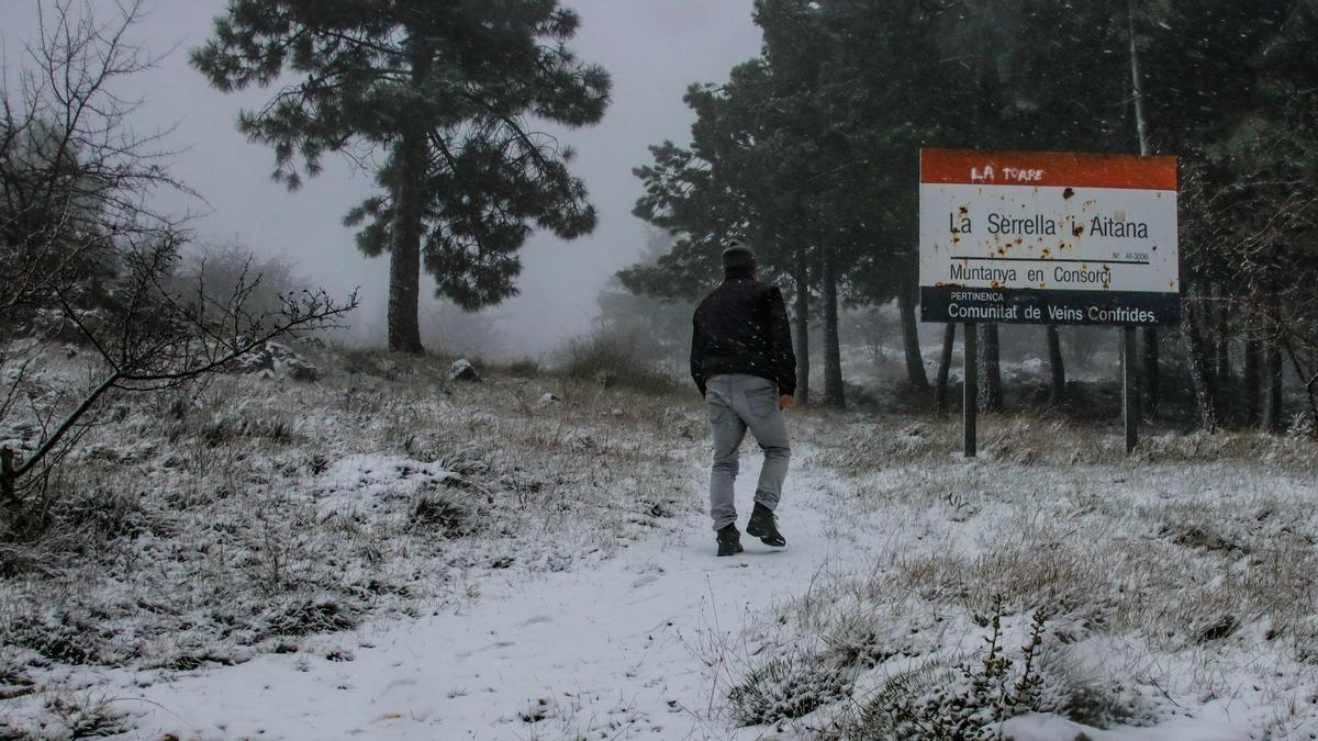 La Font de l'Arbre en Aitana se llena de nieve