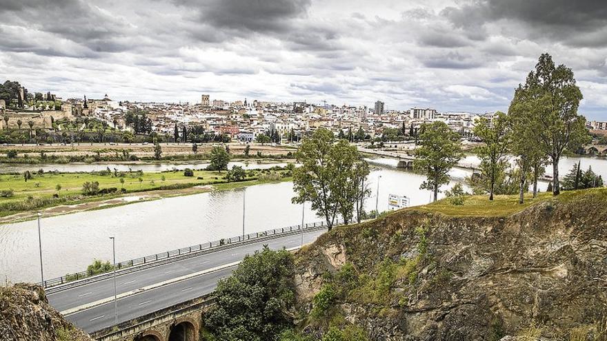 Tres empresas presentan proyectos para un barco turístico en el Guadiana de Badajoz