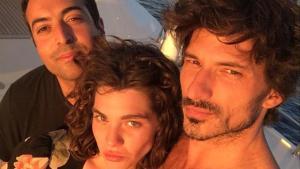 El productor de cine Mohamed al Turki, Steffy Argelich y Andrés Velencoso, en el yate que ha alquilado el saudí.