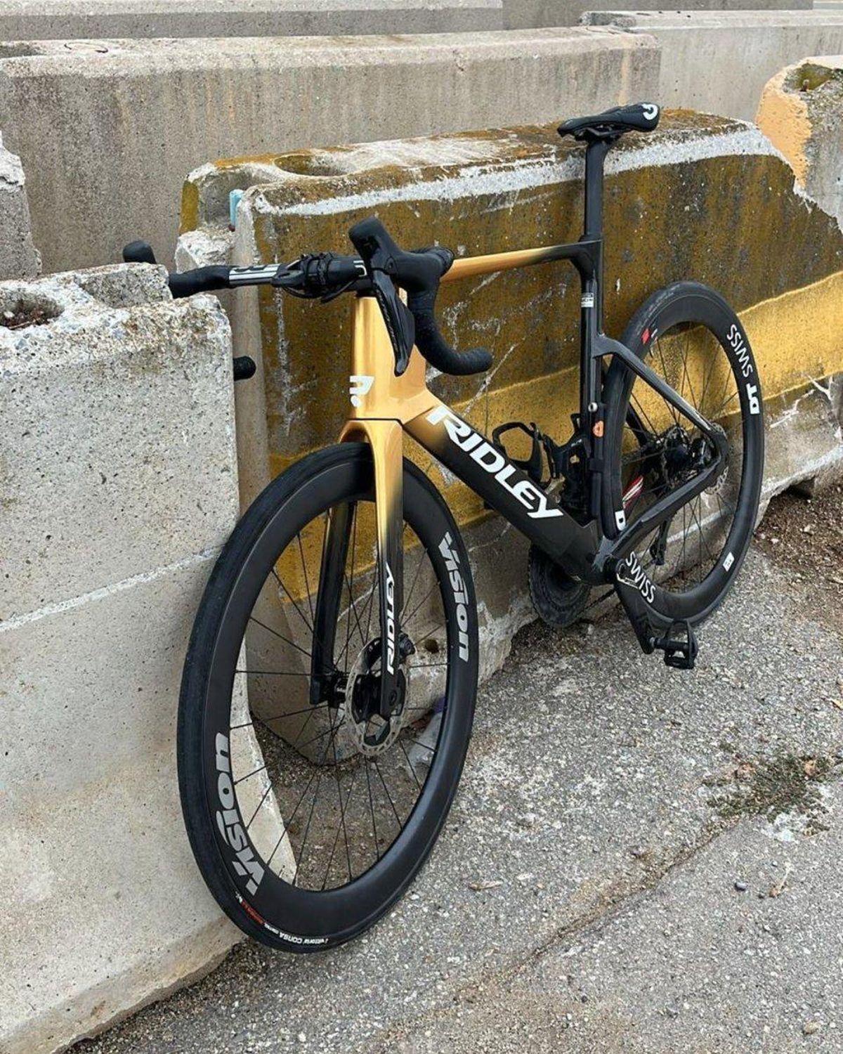 Bicicleta robada al ciclista professional danès Magnus Cort a l'aerport del Prat recuperada pels Mossos d'Esquadra.