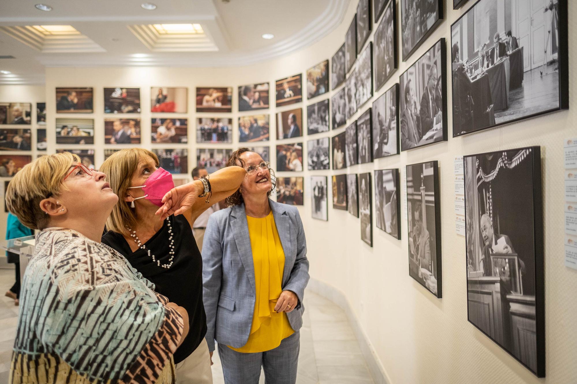 Exposición 'Tres miradas' en el Parlamento de Canarias