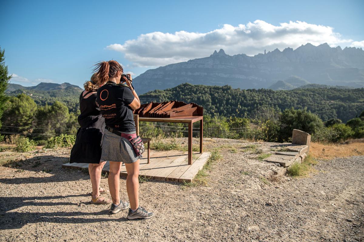 CASTELLBELL I EL VILAR . FOTOS A MONTSERRAT CADA DIA . MARIA VILARNAU I MIREIA TUDELA