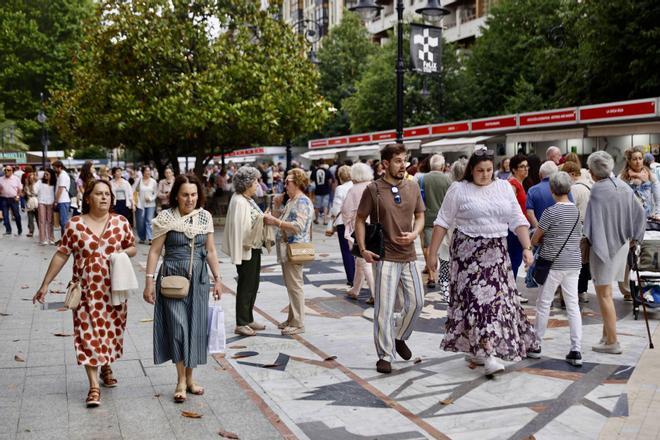 El ambiente de la Feria del Libro de Gijón, en imágenes