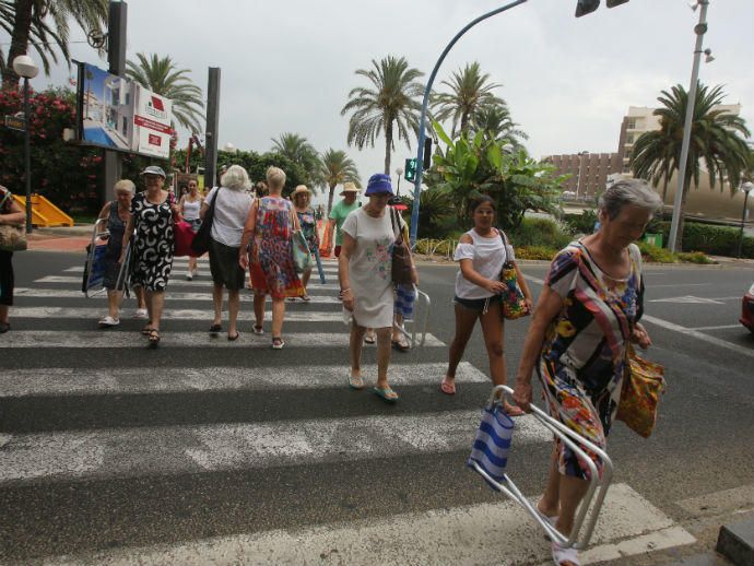 Lluvias en Alicante: a la playa con paraguas