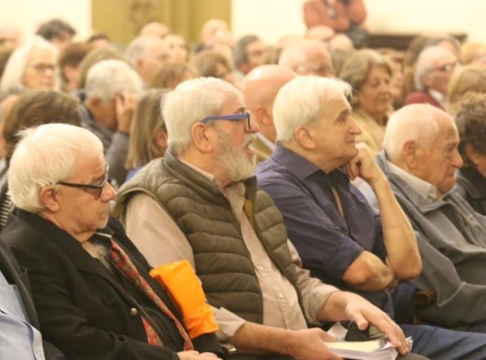 La noche triunfal en Buenos Aires del escritor astur-argentino del momento: hasta Pérez Reverte acudió a aplaudirle