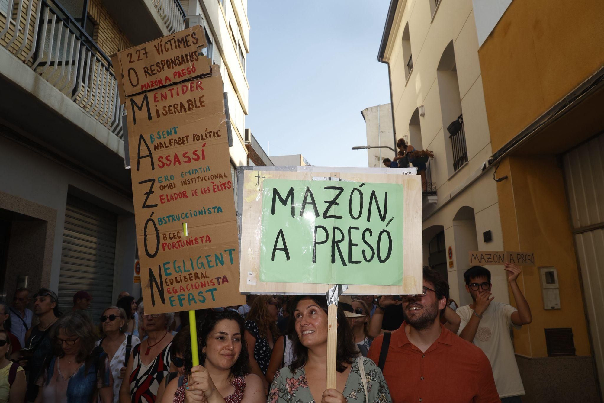 La novena manifestación contra Mazón por la gestión de la dana desde Catarroja, en imágenes