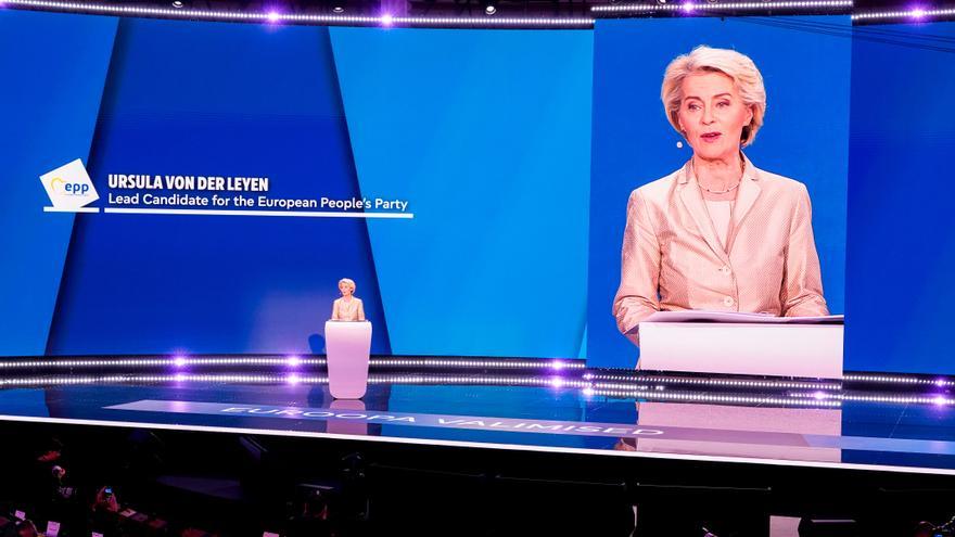 La candidata del PPE a la Comissió Europea, Ursula Von der Leyen, en una intervenció al Parlament Europeu de Brussel·les durant la nit electoral