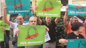 Concentració entre la Gran Via i el carrer Balmes sol·licitant la llibertat de Cuixart i Sànchez.
