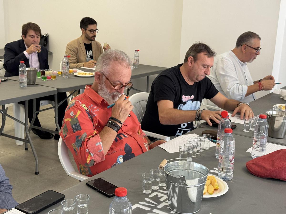 El jurado, en la cata a ciegas.