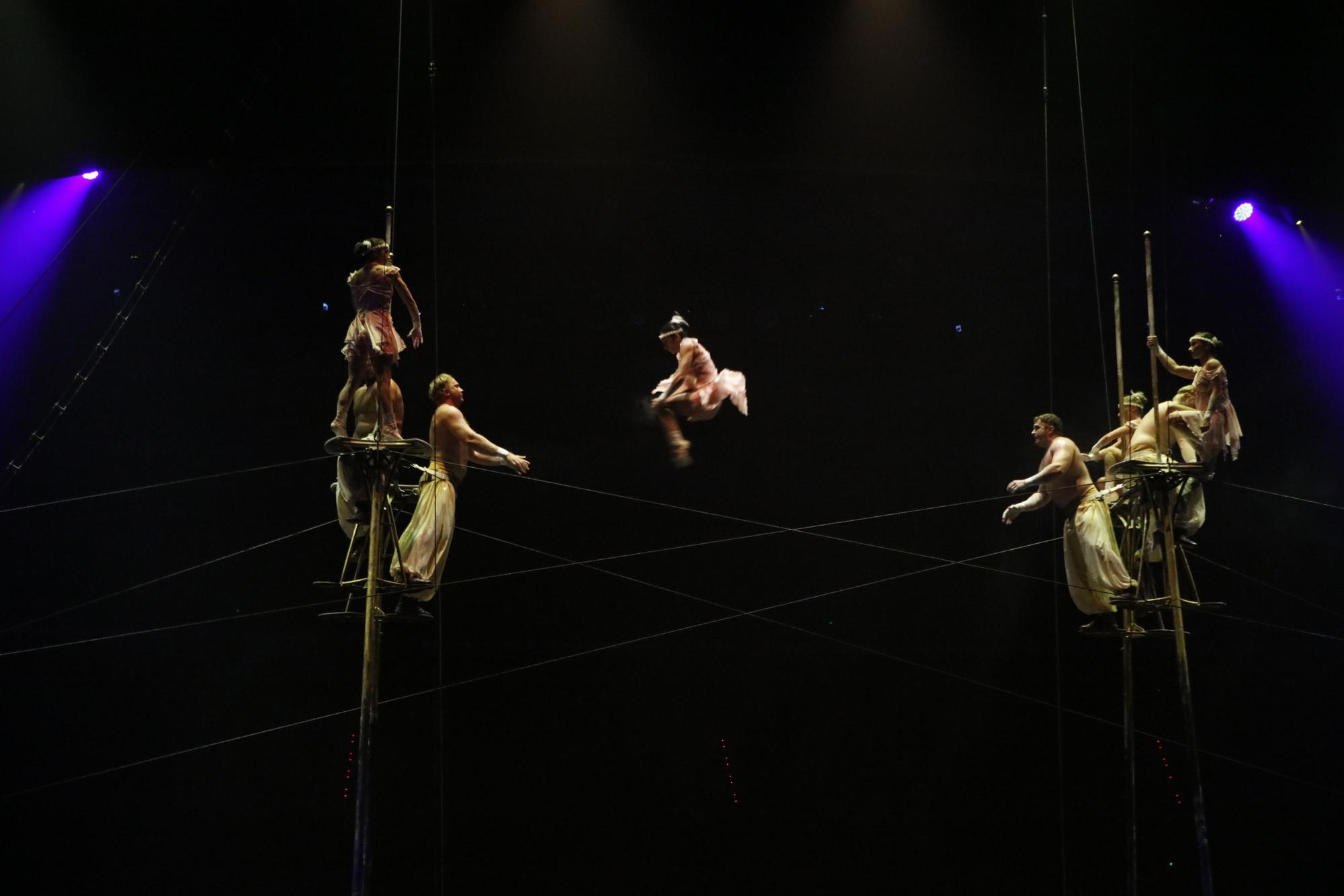 Die Aufführung der Vorstellung Corteo des Cirque du Soleil im Velodrome von Palma