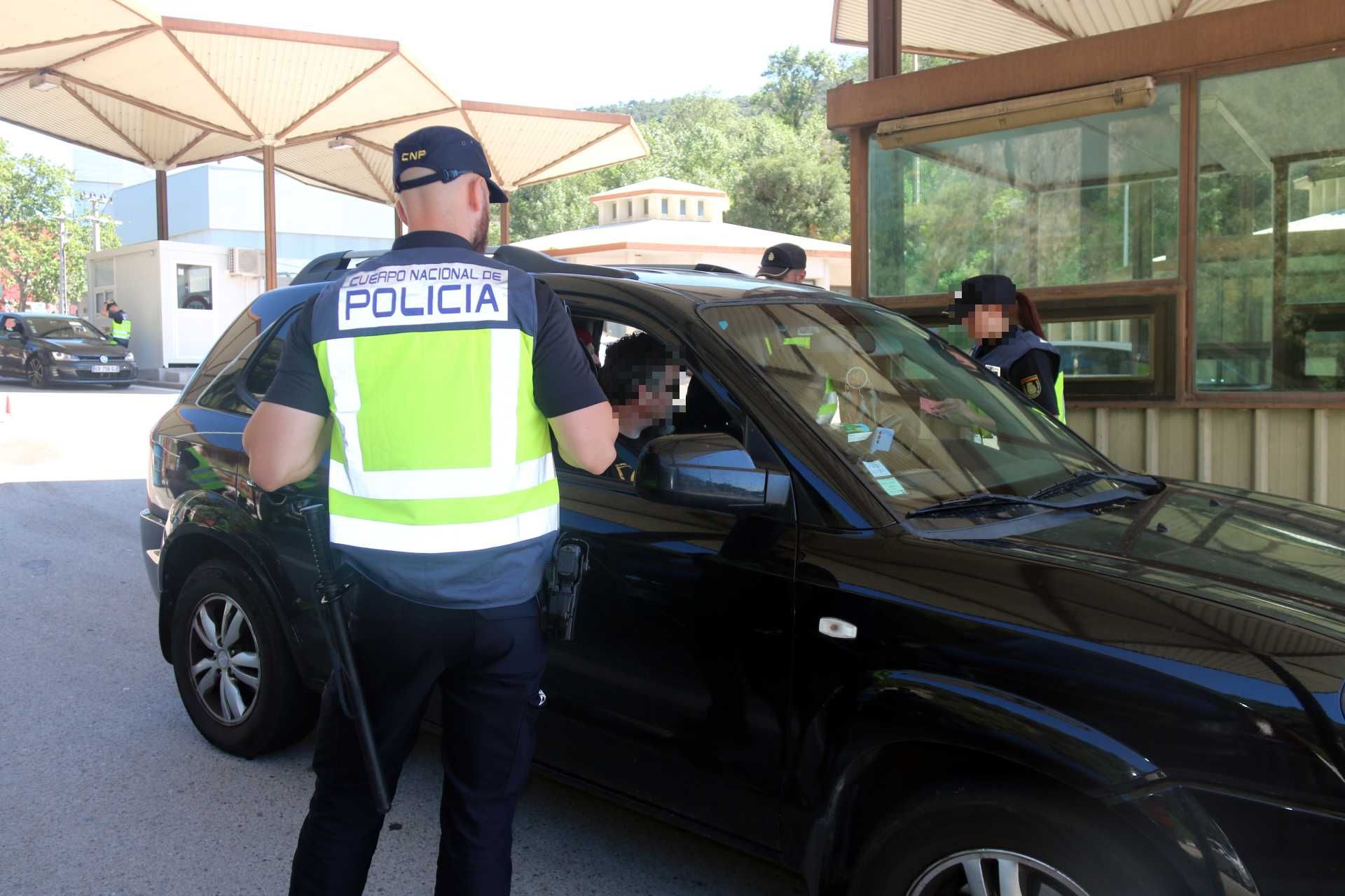 La policia reforça la frontera gironina amb França arran de la cimera de l'OTAN