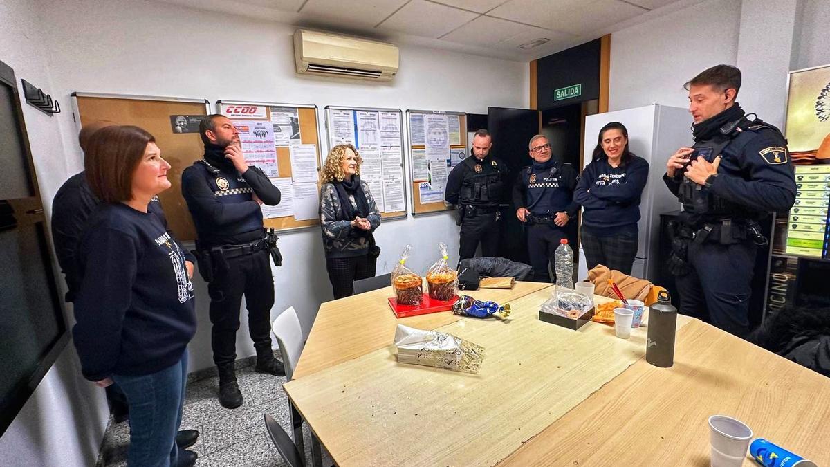 Visita al turno de guardia de la Policía Local en Nochebuena.