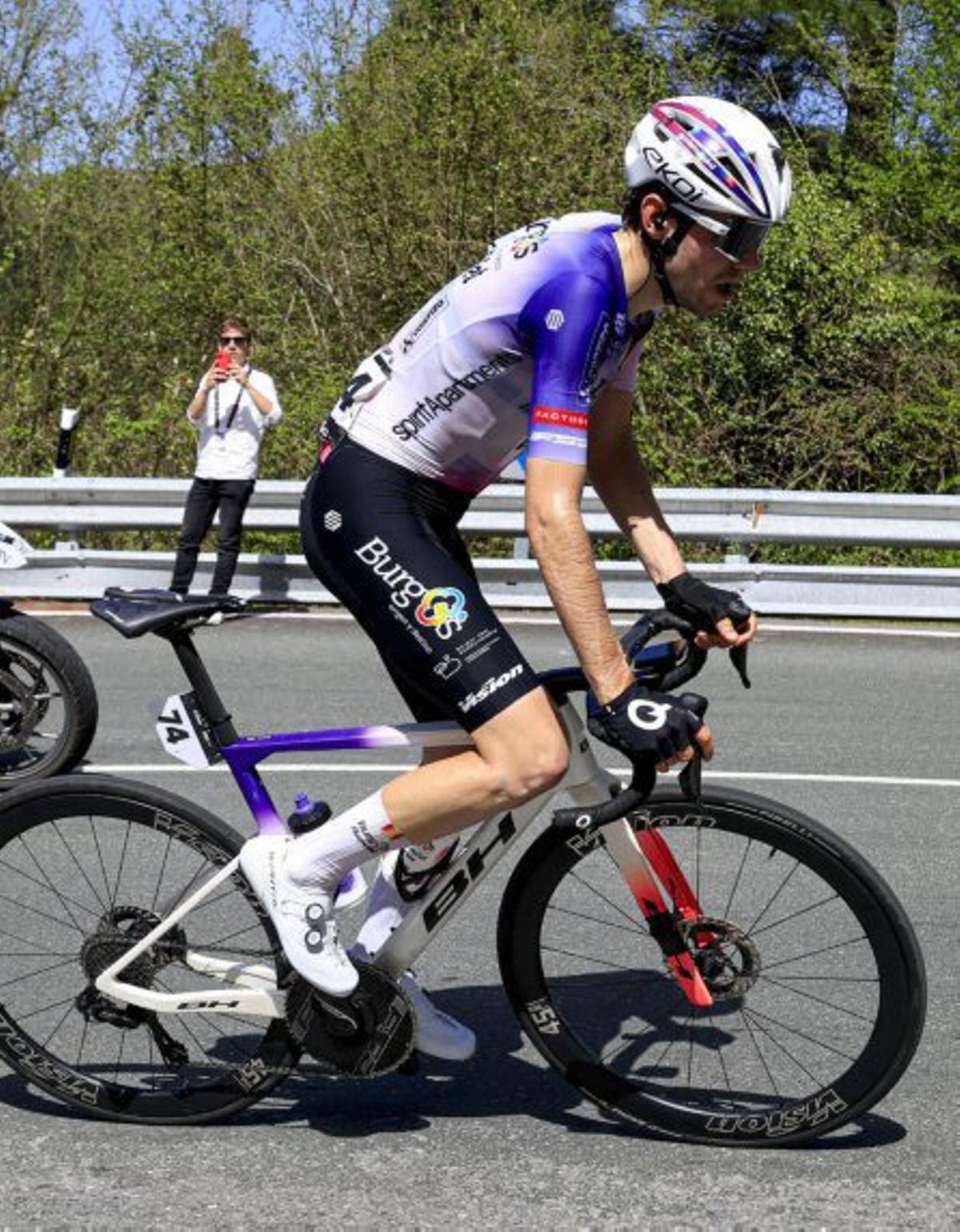 Sinuhé Fernández, durante la escapada de ayer en la Itzulia. |