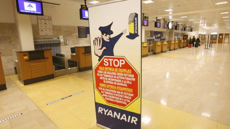 El jutjat barceloní ha aturat en sec la normativa imposada per Ryanair en considerar-la abusiva |