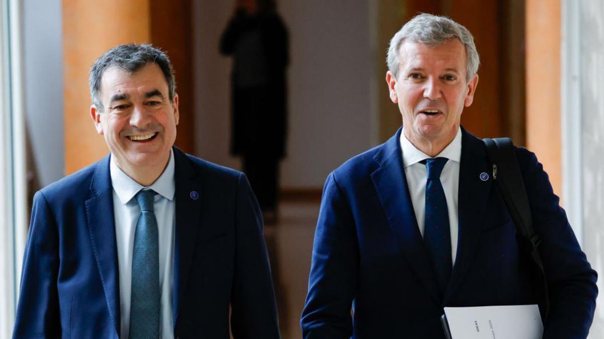Román Rodríguez y Alfonso Rueda, ayer, tras el Consello de la Xunta. | Xoán Álvarez