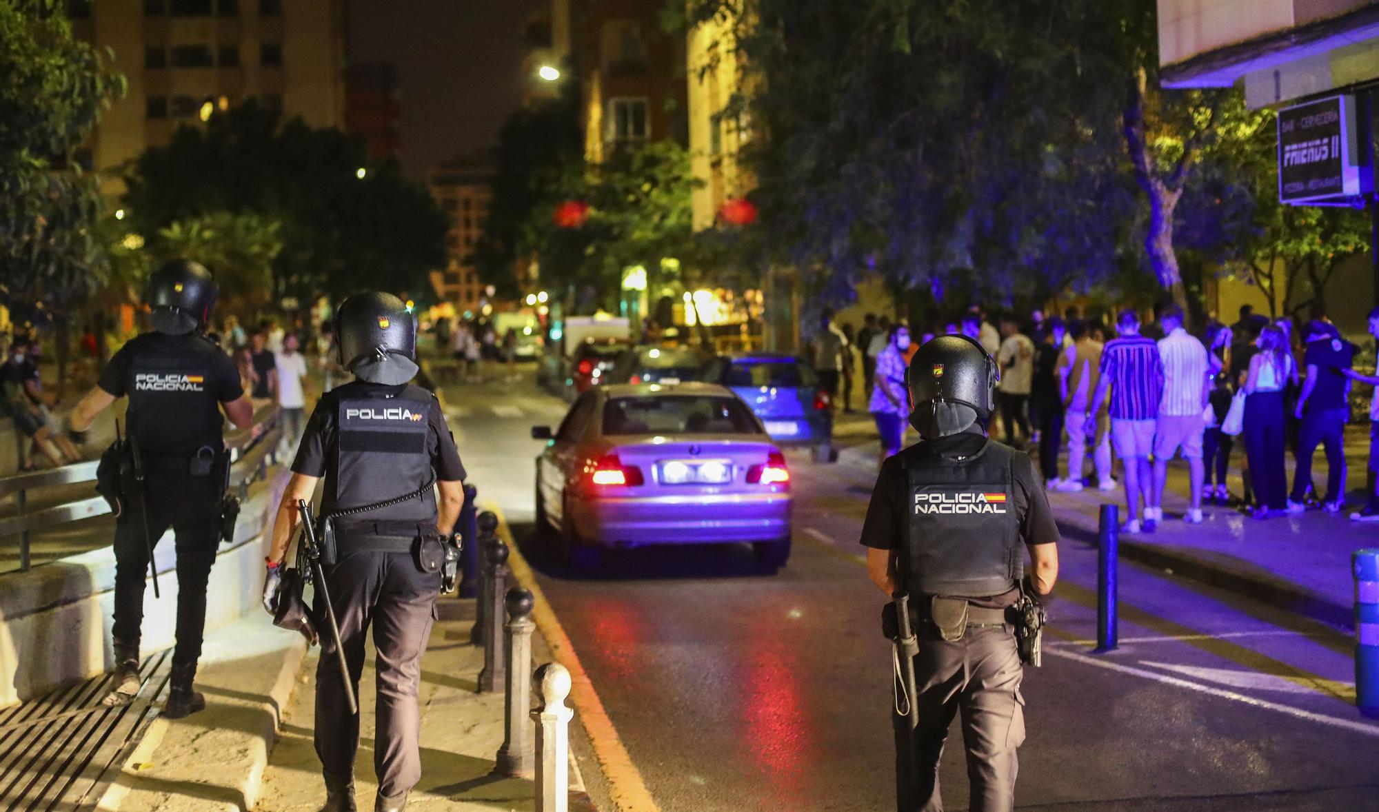 Controles antibotellón en València y cierre del ocio a las 00.00 horas