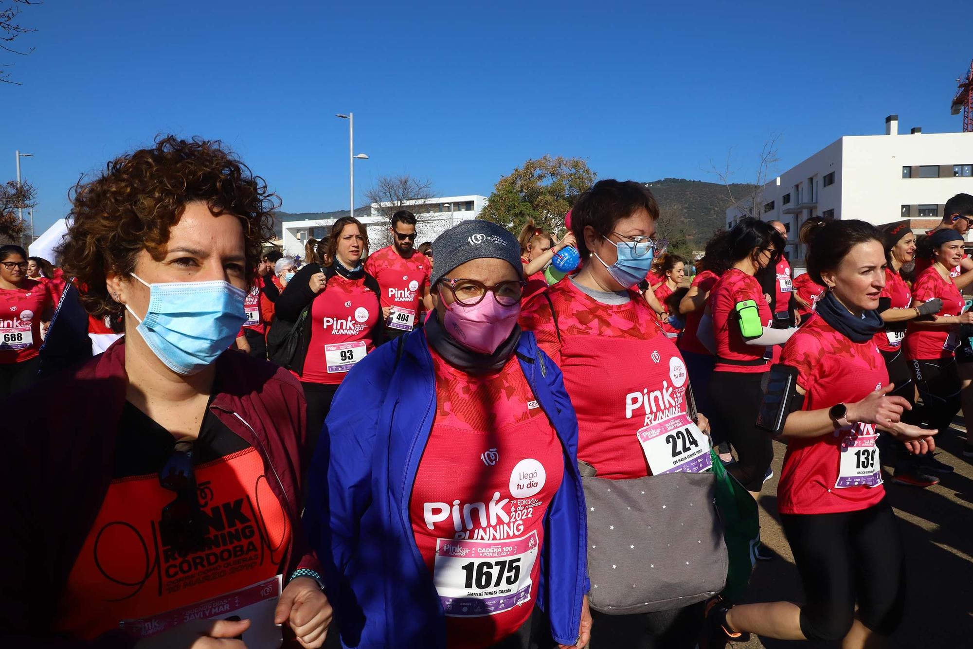 'Pink Running': más de 2.000 corredoras tiñen de rosa las calles de Córdoba