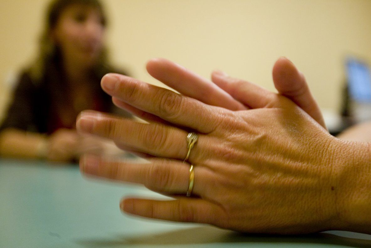 Crean anillo de compromiso con GPS para rastrear a tu pareja