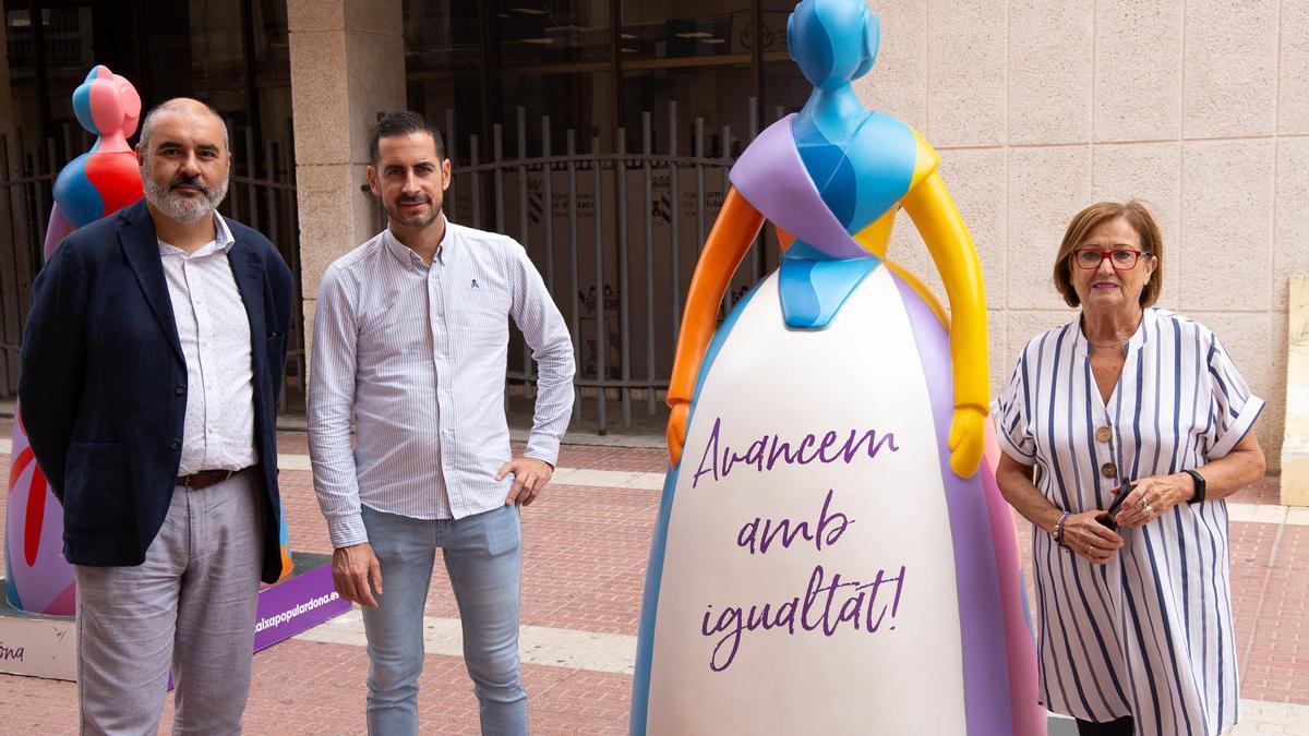 Carlos F. Bielsa, junto a Carmela Lapeña y Jesús Sahuquillo en la exposición