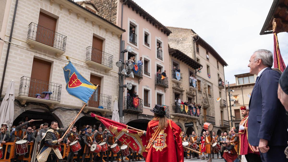 Jaca se vuelca con su gran fiesta y prevé un Primer Viernes de Mayo de récord de visitantes