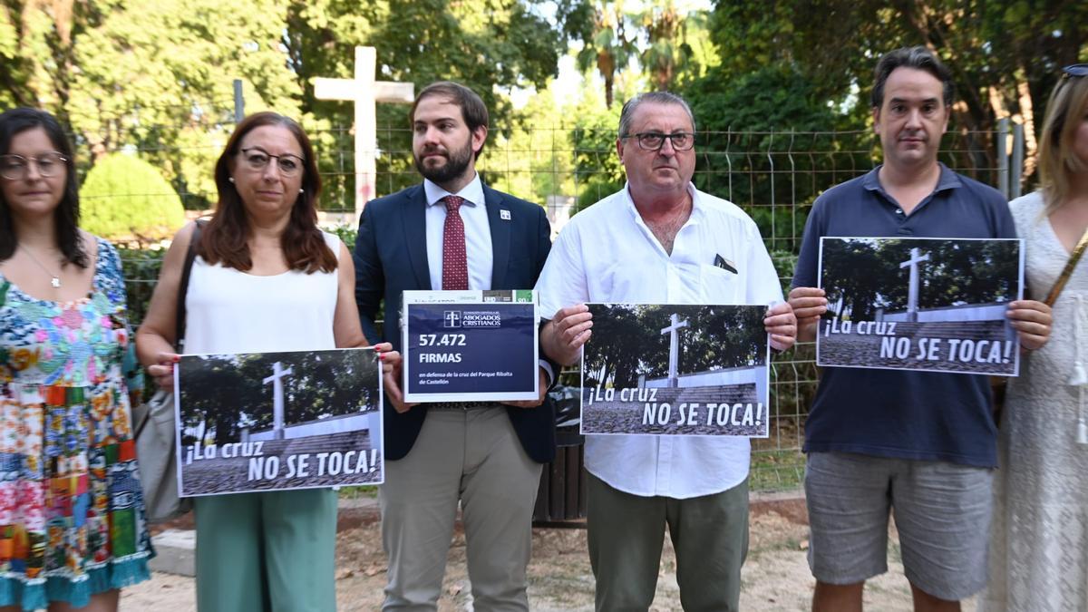 Protestas por la retirada de la Cruz del Ribalta