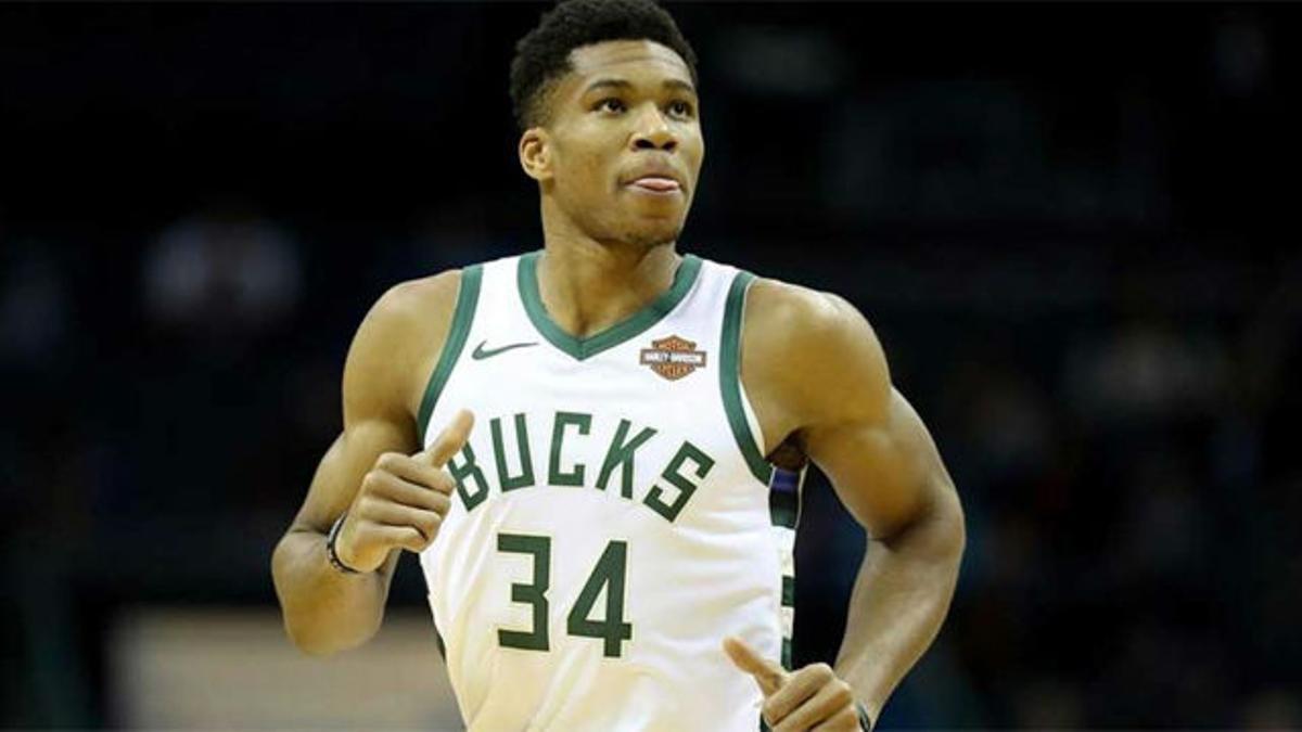 Antetokounmpo volvió a exhibirse con los Bucks