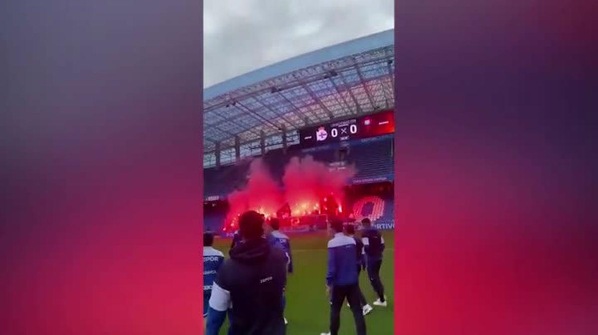 El polémico recibimiento de los aficionados del Depor al equipo