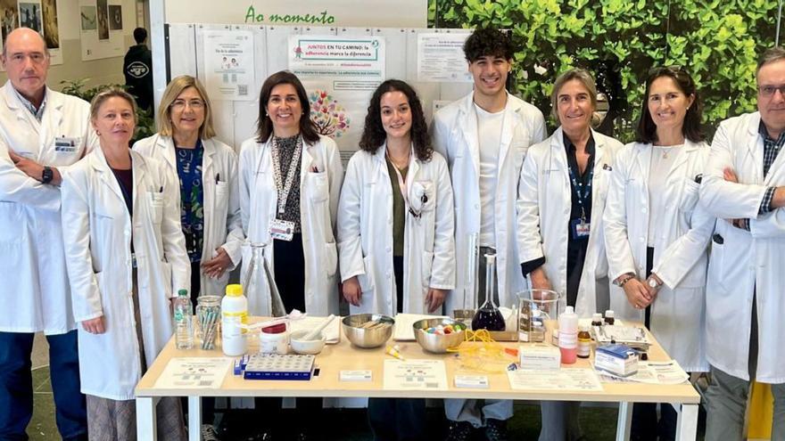 Mesa informativa del Servicio de Farmacia Hospitalaria
instalada en el Hospital Álvaro Cunqueiro.