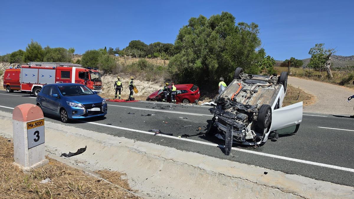 Tres heridos al chocar dos coches en Sant Llorenç