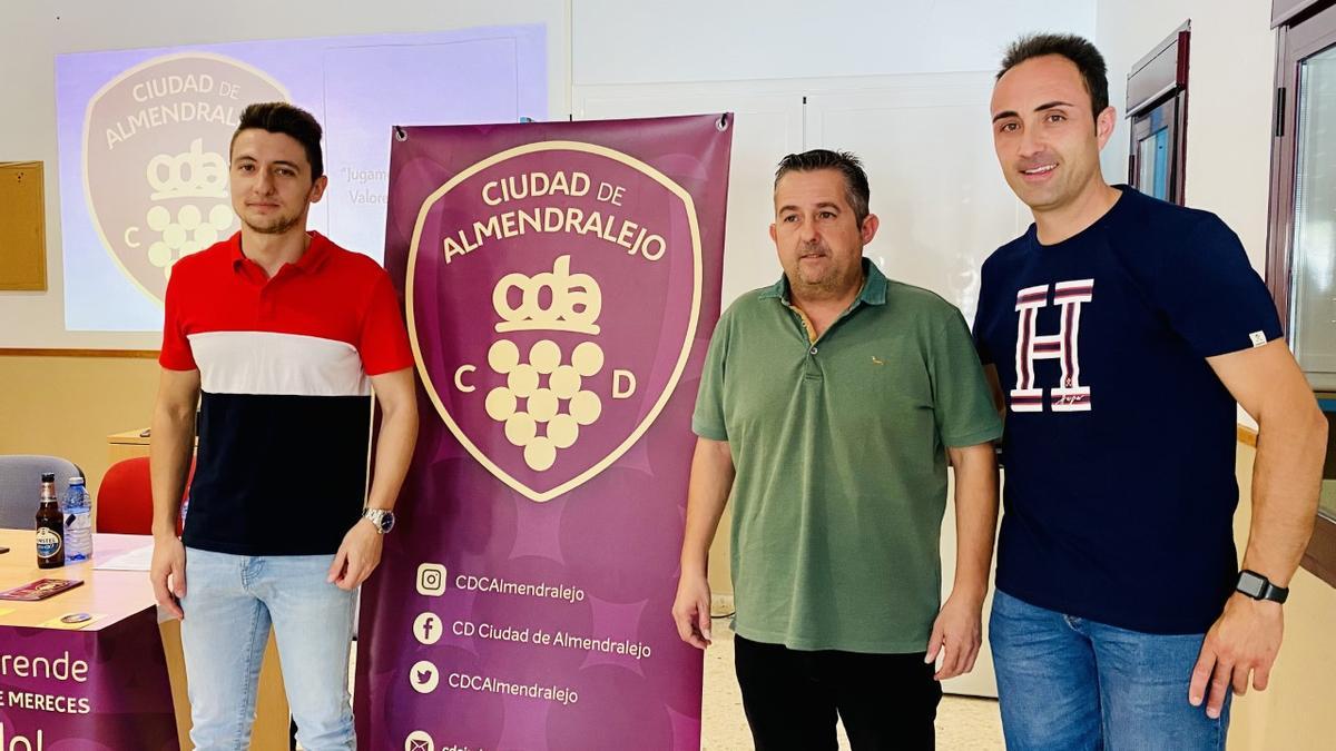 Ángel Morales, Antonio Cisneros y Alfonso Izquierdo presentaron el nuevo club